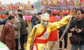 Tái hiện vua đi cày trong lễ hội Tịch Điền 