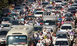 'Cực hình' tắc đường trong ngày Hà Nội nắng nóng thiêu đốt