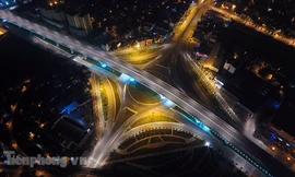 Cầu vượt gần 3.000 tỷ đồng tại Hà Nội lung linh về đêm