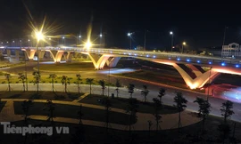 Cầu vượt thép lớn nhất Việt Nam lung linh về đêm qua góc nhìn flycam