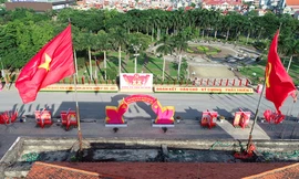 Nhìn từ trên cao những cung đường rực rỡ cờ hoa ở Hà Nam