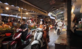 Mục sở thị buổi sáng đầu tiên tại Hà Nội sau lệnh giãn cách toàn xã hội phòng dịch