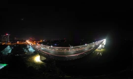 Đèn LED nghệ thuật rực rỡ ở cầu Vĩnh Tuy có gây mất an toàn giao thông?