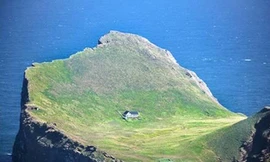 Những ngôi nhà 'cô đơn' trên thế giới