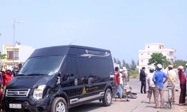 Mâu thuẫn ly hôn, người đàn ông lái ô tô tông bố vợ tử vong