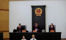 Hội đồng xét xử vụ án.