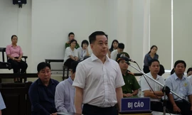 Phan Văn Anh Vũ khai báo tại tòa.