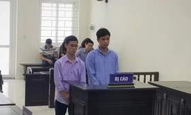 Từ trái qua, các bị cáo Quân và Điệp.