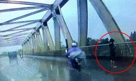 Cô gái trước thời điểm gieo mình từ cầu Hồ xuống sông Đuống tự tử.