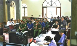 Phiên tòa xét xử vụ gian lận điểm thi tại Sơn La. Hiện vụ án đã được trả hồ sơ yêu cầu điều tra bổ sung.