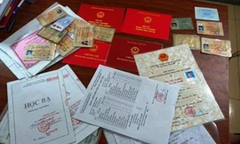 Lãnh đạo sở làm công chức trước, bổ túc... THPT sau