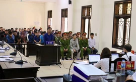 Khoảng 8h20 sáng nay phiên tòa bắt đầu