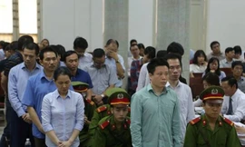 Ông Hà Văn Thắm và các đồng phạm tại tòa án Hà Nội.