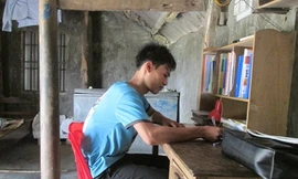 Khâm phục nghị lực cậu học trò mồ côi học giỏi, thường nhịn đói đi học.