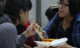 Thả nổi hàng độc hại