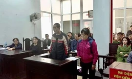 Bị cáo Hà và Hồng tại phiên tòa