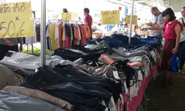 Festival văn hóa ở Hoàng Thành Thăng Long: La liệt hàng hóa, đồ chơi Trung Quốc 