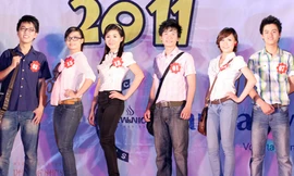 Sinh viên Công Đoàn phong cách cùng áo trắng, quần jean