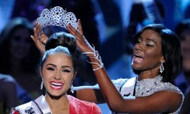 Hoa hậu Hoàn vũ 2011 gây sốc với hình ảnh xấu xí