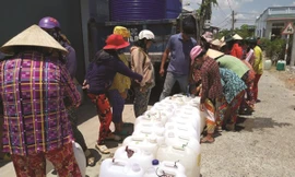 Thủ tướng yêu cầu cần ưu tiên nguồn nước để cấp nước sinh hoạt cho người dân, chăn nuôi gia súc và tưới cho cây trồng có giá trị kinh tế cao; quán triệt phương châm không để hộ dân nào thiếu nước sinh hoạt.