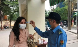 Khách vào Bộ NN&PTNT được đo thân nhiệt