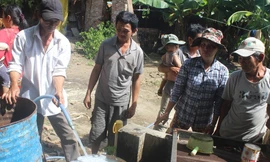 Khoảng 90.000 hộ dân đang gặp khó khăn về nước sinh hoạt do hạn hán, xâm nhập mặn