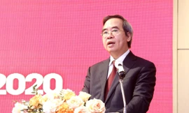 Ông Nguyễn Văn Bình, Ủy viên Bộ Chính trị, Bí thư Trung ương Đảng, Trưởng Ban Kinh tế Trung ương yêu cầu Đảng ủy Khối DN Trung ương tập trung chỉ đạo tiếp tục xử lý có hiệu quả, dứt điểm các dự án kém hiệu quả, thua lỗ.