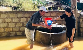 Hàng trăm nghìn hộ dân ở miền Trung gặp khó khăn về nước sinh hoạt sau bão lũ