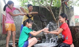 Dự thảo Chiến lược Quốc gia về Cấp nước và Vệ sinh nông thôn đến năm 2030, tầm nhìn đến năm 2045 đặt ra mục tiêu: Đến năm 2030, khoảng 90% dân cư nông thôn sử dụng nước sạch đạt chất lượng theo QCVN với số lượng tối thiểu 60 lít ngày/người.