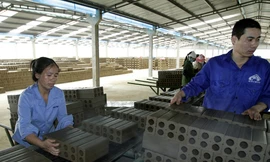 Thất thoát chi tiêu công, sao nâng trần bội chi?