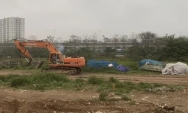 Những “núi” trạc thải sừng sững trong bãi tập kết của Hòa “cao”