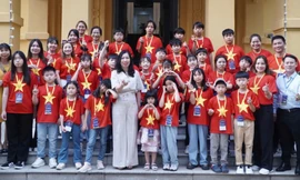 Đoàn thiếu nhi, giáo viên kiều bào tại Hàn Quốc về thăm Việt Nam