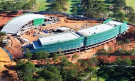 Một góc tòa nhà xây dựng không phép trên sân Golf Đà Lạt 