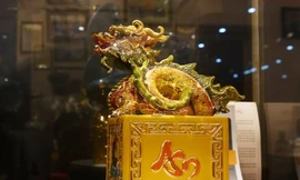 Siêu phẩm ấn Rồng dát vàng của nghệ nhân Bát Tràng 'trình làng' đón Tết 