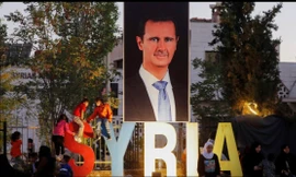 Quân đối lập Syria trên đường phố Hama ngày 6/12. (Ảnh: AP)