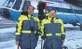 Hai trong số các nhà báo Việt Nam lên mỏ dầu Nenetsky