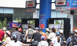 Doanh nghiệp kiến nghị Bộ Công Thương bỏ các quy định chung chung gây khó cho doanh nghiệp kinh doanh xăng dầu. Ảnh: Nguyễn Bằng