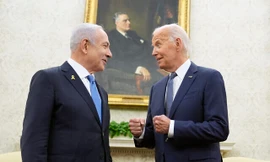 Khói bốc lên ở vùng ngoại ô phía nam Beirut sau một cuộc không kích ngày 9/10. (Ảnh: Reuters)