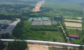 Cao tốc Bắc - Nam tắc nghẽn vì vướng... một trại lợn