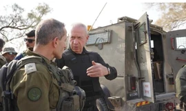 Khói bốc lên từ cuộc không kích của Israel vào các ngôi làng ở huyện Nabatiyeh, nhìn từ thành phố Marjayoun ở phía nam Li-băng, ngày 23/9/2024. Ảnh: AP.