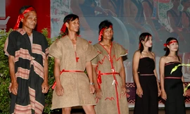 Người giữ hồn trang phục vỏ cây