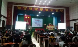 16 sinh viên nghèo ở Long An nhận học bổng "Nâng bước sinh viên-chắp cánh tương lai".