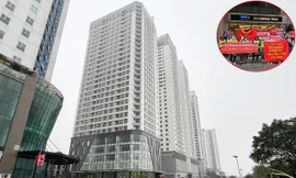 Người dân đội mưa đi đòi nhà xã hội 