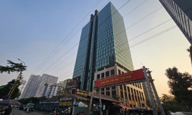 Tận thấy những tòa cao ốc 'chết yểu', bỏ hoang ở Hà Nội 