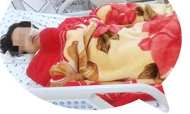 Xin nối tóc không được, bé 13 tuổi uống 40 viên paracetamol tự tử