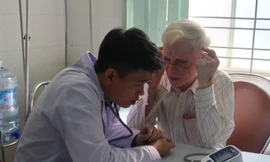 Bác sĩ Sài Gòn mang yêu thương đến với dân tộc vùng cao