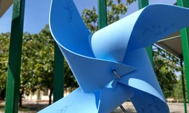 Trước giờ thi: Thầy cô gấp hàng trăm chong chóng cho học sinh viết ước mơ