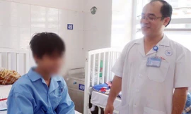 40 ngày nỗ lực cứu đôi chân của nam thanh niên bị container cán