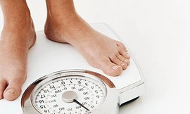 Bé gái suốt 3 năm không tăng cân vì lí do ít người nghĩ đến