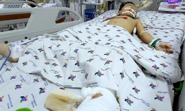 Bé trai 5 tuổi thoát chết khi rơi từ lầu 12 chung cư xuống đất